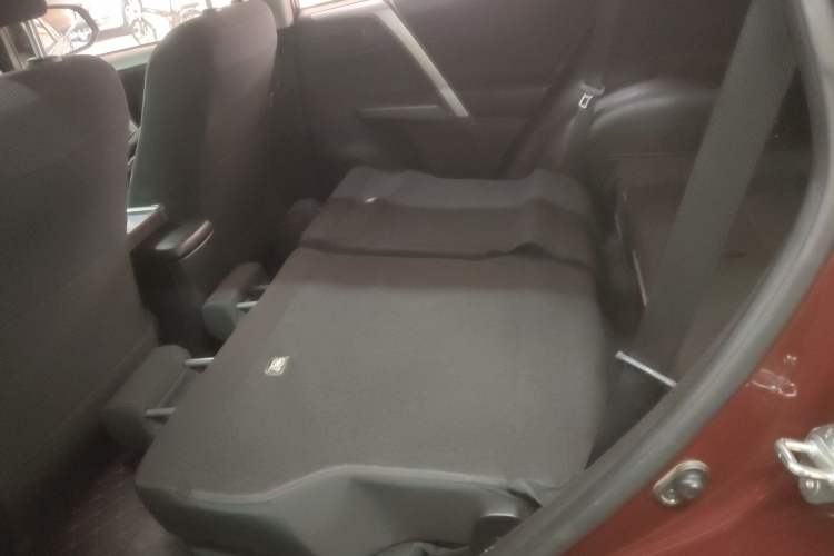 Used Toyota RAV4 2016 2.0L CVT Two-Wheel Drive Comfort Edition China V Standard Left Rear Seat