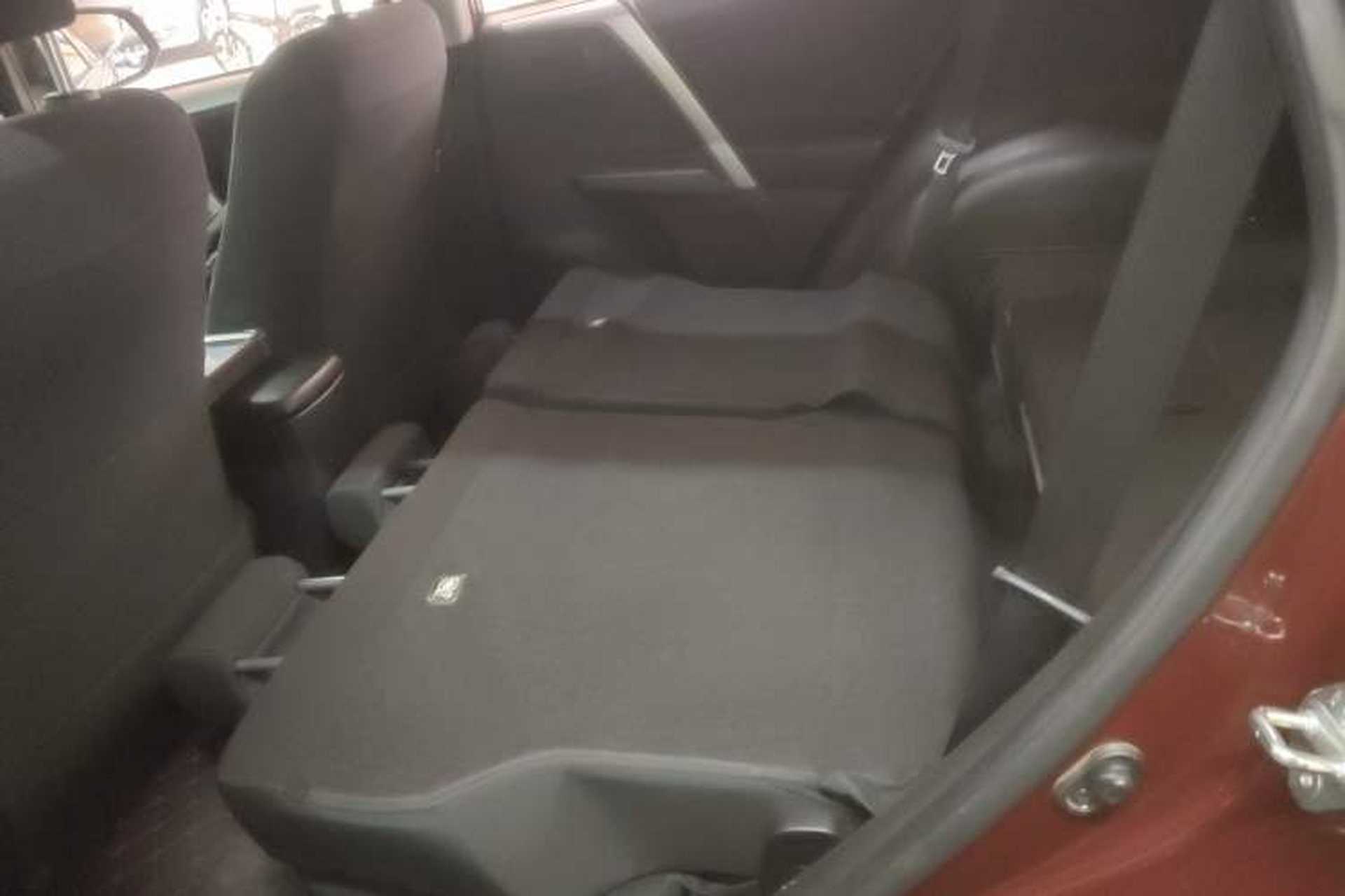 Used Toyota RAV4 2016 2.0L CVT Two-Wheel Drive Comfort Edition China V Standard Left Rear Seat