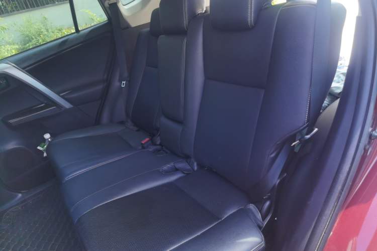 Used Toyota RAV4 2016 2.0L CVT Two-Wheel Drive Fashion Edition China V Standard Left Rear Seat