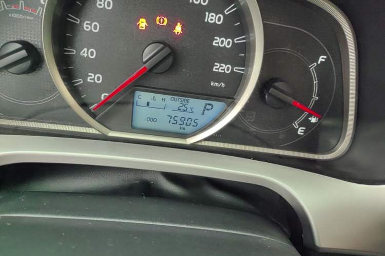 Used Toyota RAV4 2016 2.0L CVT Two-Wheel Drive Fashion Edition China V Standard Odometer Close Up