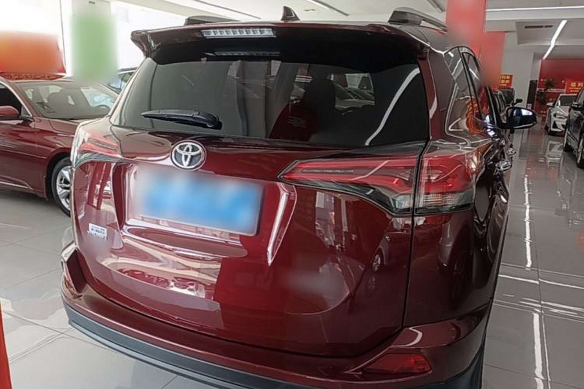 Used Toyota RAV4 2016 2.0L CVT Two-Wheel Drive Fashion Edition China V Standard Rear