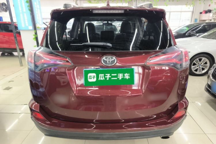 Used Toyota RAV4 2016 2.0L CVT Two-Wheel Drive Fashion Edition China V Standard Rear