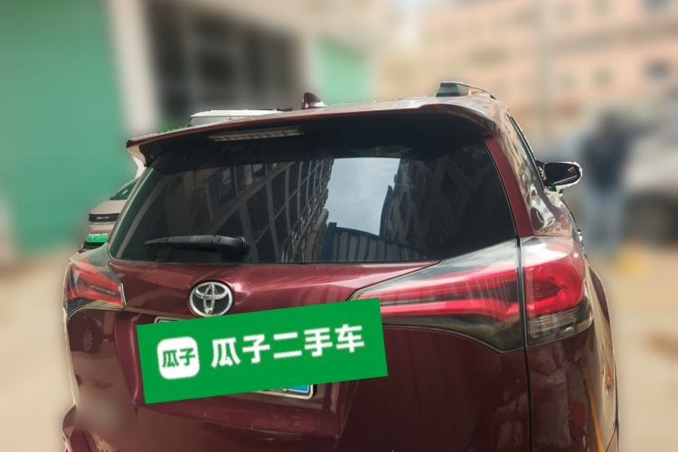 Used Toyota RAV4 2016 2.0L CVT Two-Wheel Drive Fashion Edition China V Standard Rear
