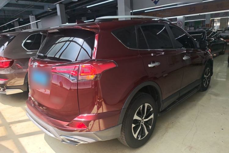 Used Toyota RAV4 2016 2.0L CVT Two-Wheel Drive Fashion Edition China V Standard Rear Right 45 Deg