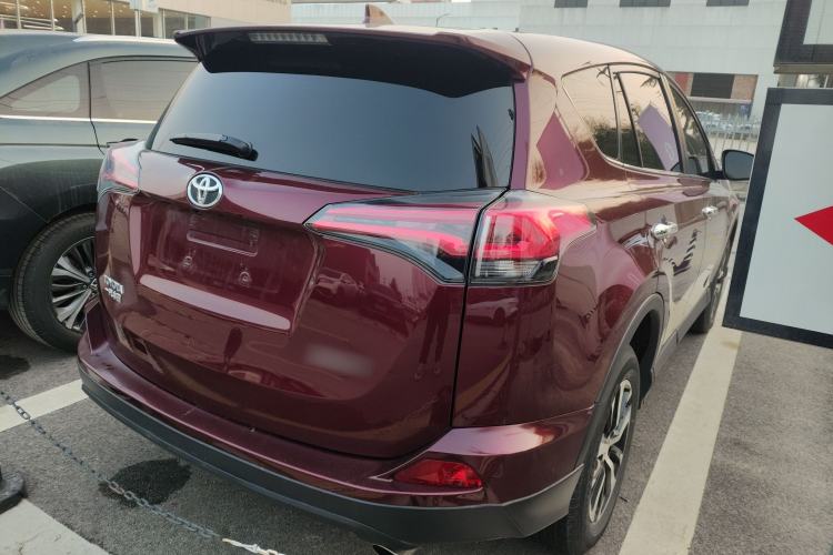 Used Toyota RAV4 2016 2.0L CVT Two-Wheel Drive Fashion Edition China V Standard Rear Right 45 Deg