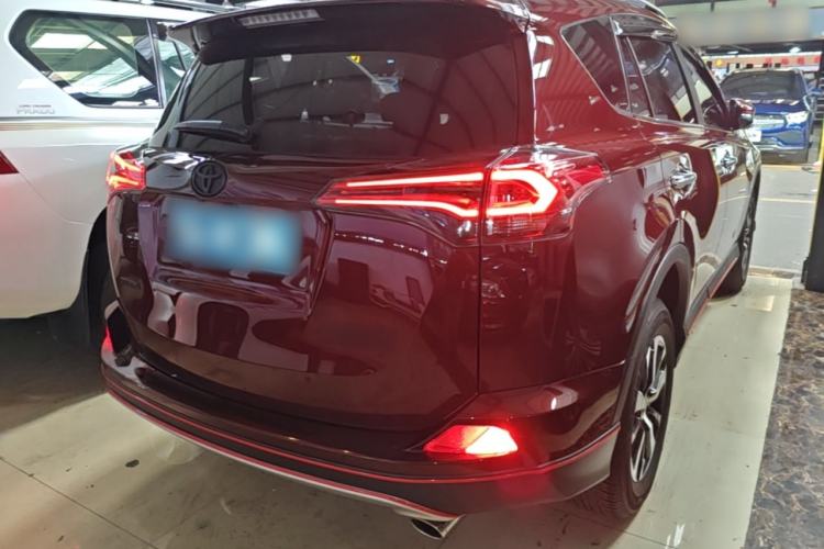 Used Toyota RAV4 2016 2.0L CVT Two-Wheel Drive Smart Edition China V Standard Rear Right 45 Deg