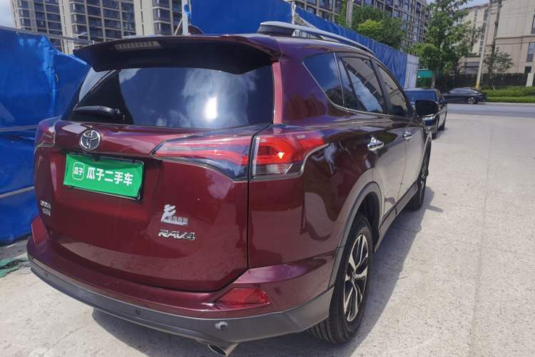 Used Toyota RAV4 2016 2.0L CVT Two-Wheel Drive Fashion Edition China V Standard Rear Right 45 Deg