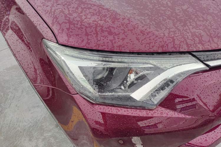 Used Toyota RAV4 2016 2.0L CVT Two-Wheel Drive Fashion Edition China V Standard Right Front Headlight