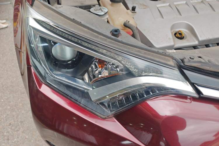 Used Toyota RAV4 2016 2.0L CVT Two-Wheel Drive Urban Edition China V Standard Right Front Headlight