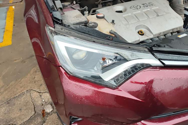 Used Toyota RAV4 2016 2.0L CVT Two-Wheel Drive Urban Edition China V Standard Right Front Headlight