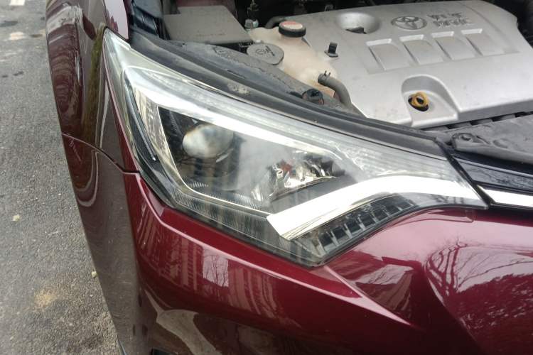 Used Toyota RAV4 2016 2.0L CVT Two-Wheel Drive Fashion Edition China V Standard Right Front Headlight