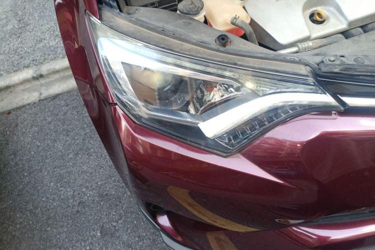 Used Toyota RAV4 2016 2.0L CVT Two-Wheel Drive Fashion Edition China V Standard Right Front Headlight