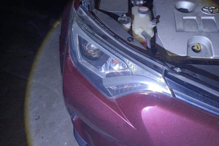 Used Toyota RAV4 2016 2.0L CVT Two-Wheel Drive Fashion Edition China V Standard Right Front Headlight