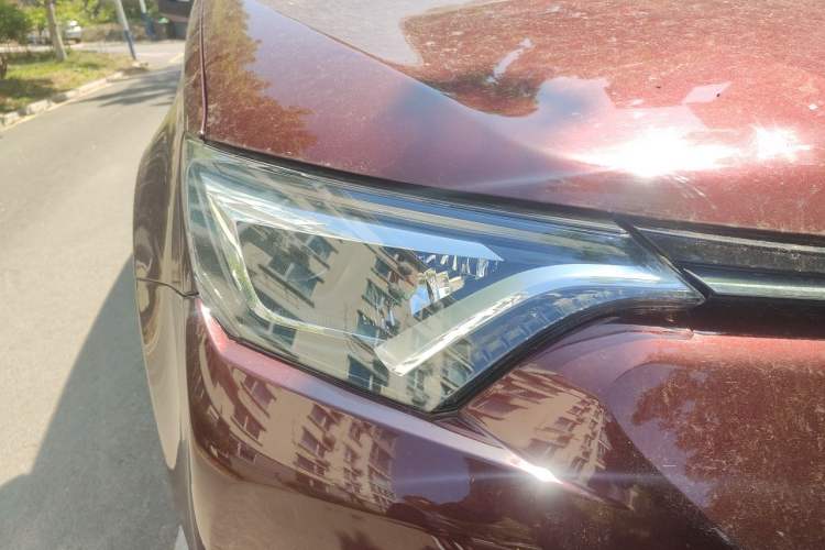Used Toyota RAV4 2016 2.0L CVT Two-Wheel Drive Smart Edition China V Standard Right Front Headlight