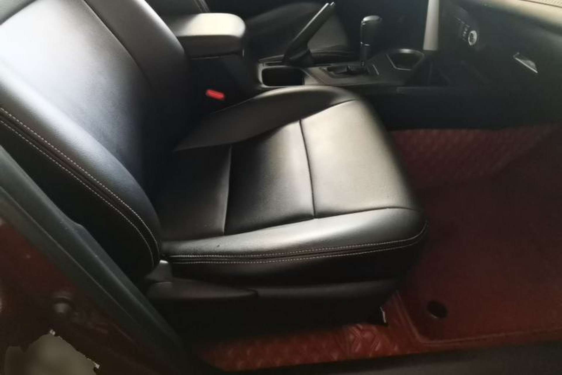 Used Toyota RAV4 2016 2.0L CVT Two-Wheel Drive Fashion Edition China V Standard Right Front Seat