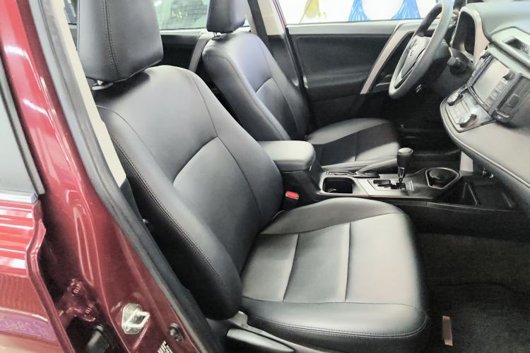 Used Toyota RAV4 2016 2.0L CVT Two-Wheel Drive Fashion Edition China V Standard Right Front Seat