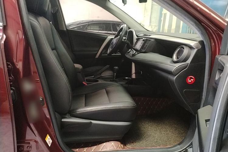 Used Toyota RAV4 2016 2.0L CVT Two-Wheel Drive Comfort Edition China V Standard Right Front Seat