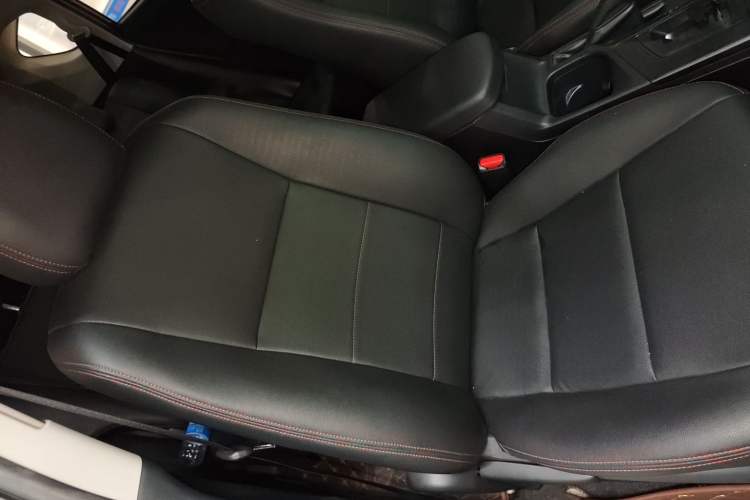 Used Toyota RAV4 2016 2.0L CVT Two-Wheel Drive Fashion Edition China V Standard Right Front Seat