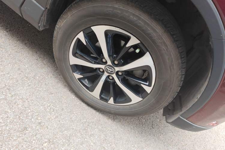 Used Toyota RAV4 2016 2.0L CVT Two-Wheel Drive Urban Edition China V Standard Right Front Wheel Hub