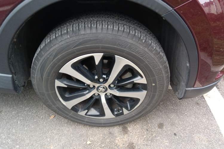 Used Toyota RAV4 2016 2.0L CVT Two-Wheel Drive Fashion Edition China V Standard Right Front Wheel Hub