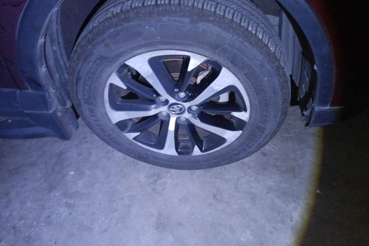 Used Toyota RAV4 2016 2.0L CVT Two-Wheel Drive Fashion Edition China V Standard Right Front Wheel Hub