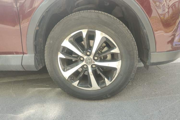 Used Toyota RAV4 2016 2.0L CVT Two-Wheel Drive Smart Edition China V Standard Right Front Wheel Hub