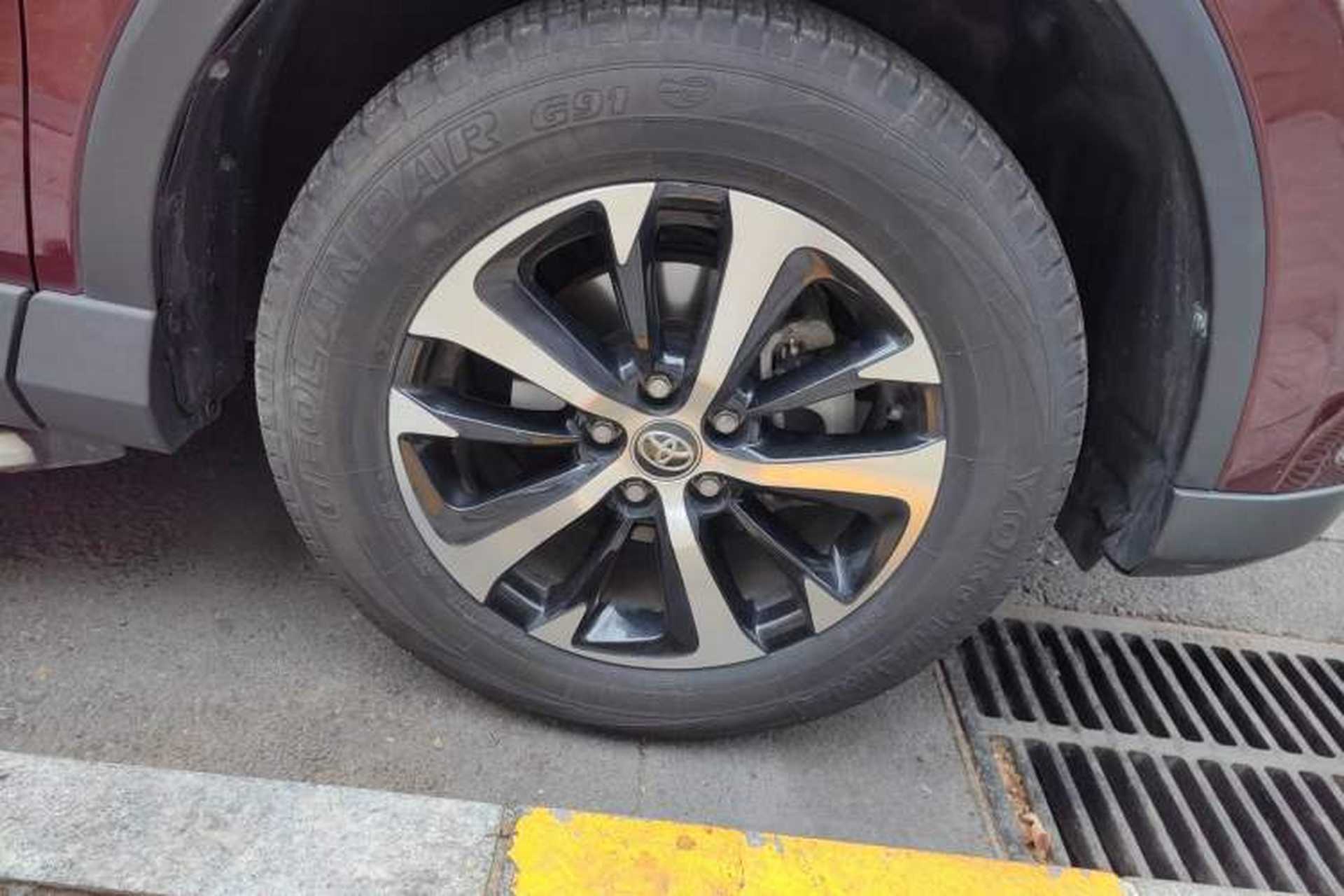Used Toyota RAV4 2016 2.0L CVT Two-Wheel Drive Smart Edition China V Standard Right Front Wheel Hub