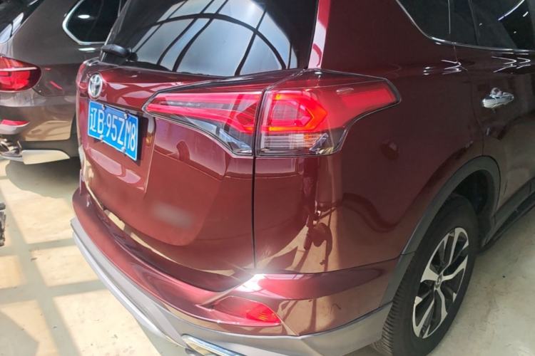 Used Toyota RAV4 2016 2.0L CVT Two-Wheel Drive Fashion Edition China V Standard Right Rear Taillight