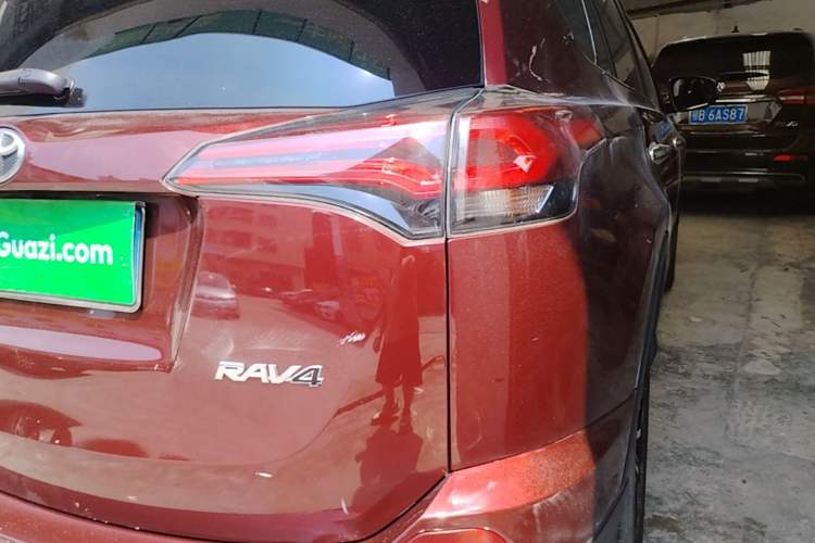 Used Toyota RAV4 2016 2.0L CVT Two-Wheel Drive Comfort Edition China V Standard Right Rear Taillight