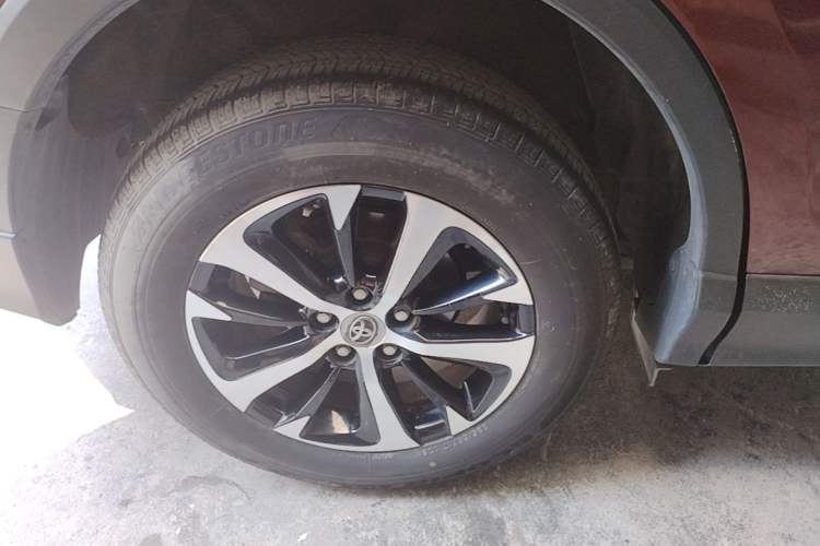 Used Toyota RAV4 2016 2.0L CVT Two-Wheel Drive Comfort Edition China V Standard Right Rear Wheel Hub