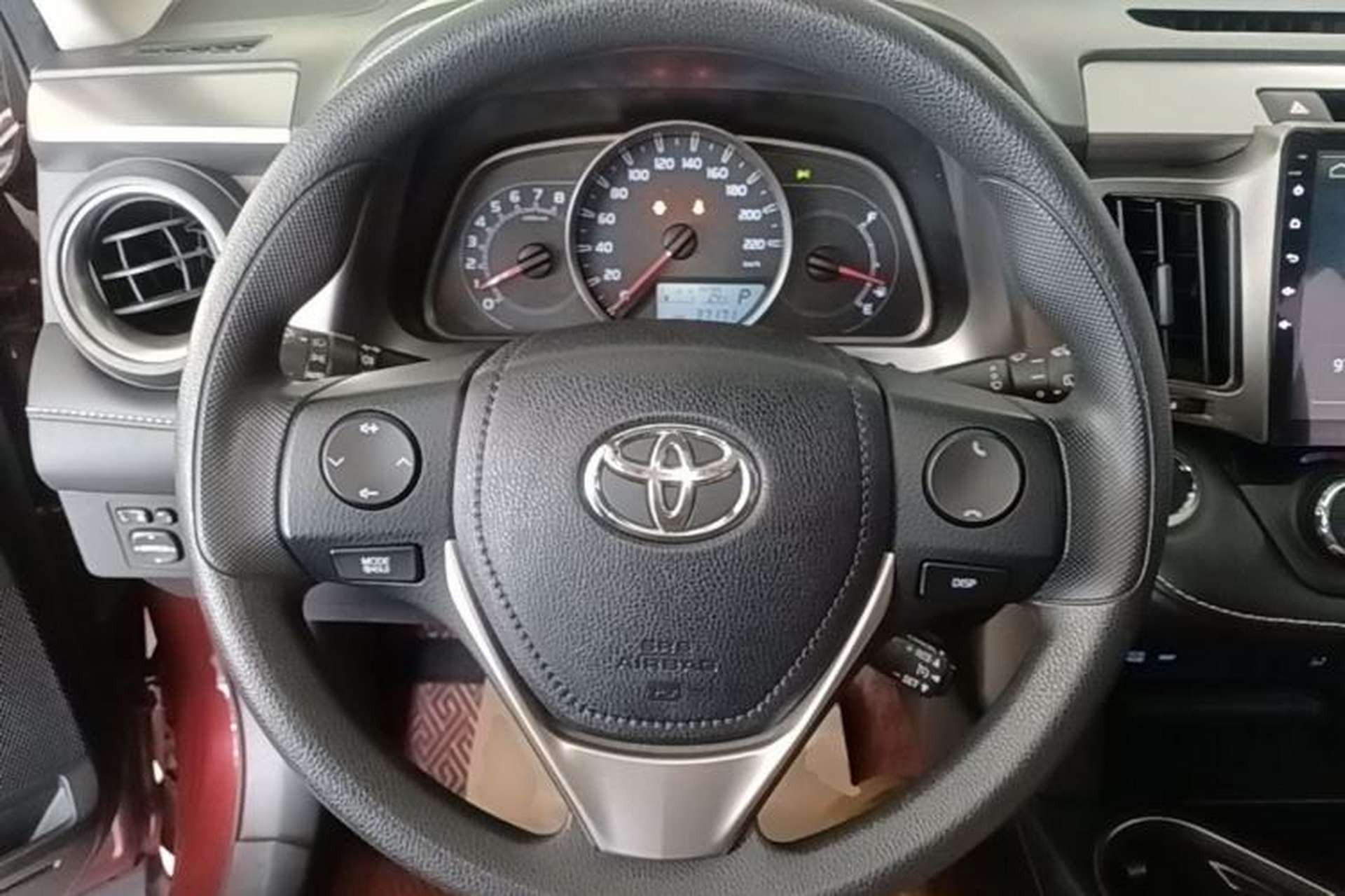 Used Toyota RAV4 2016 2.0L CVT Two-Wheel Drive Fashion Edition China V Standard Steering Wheel