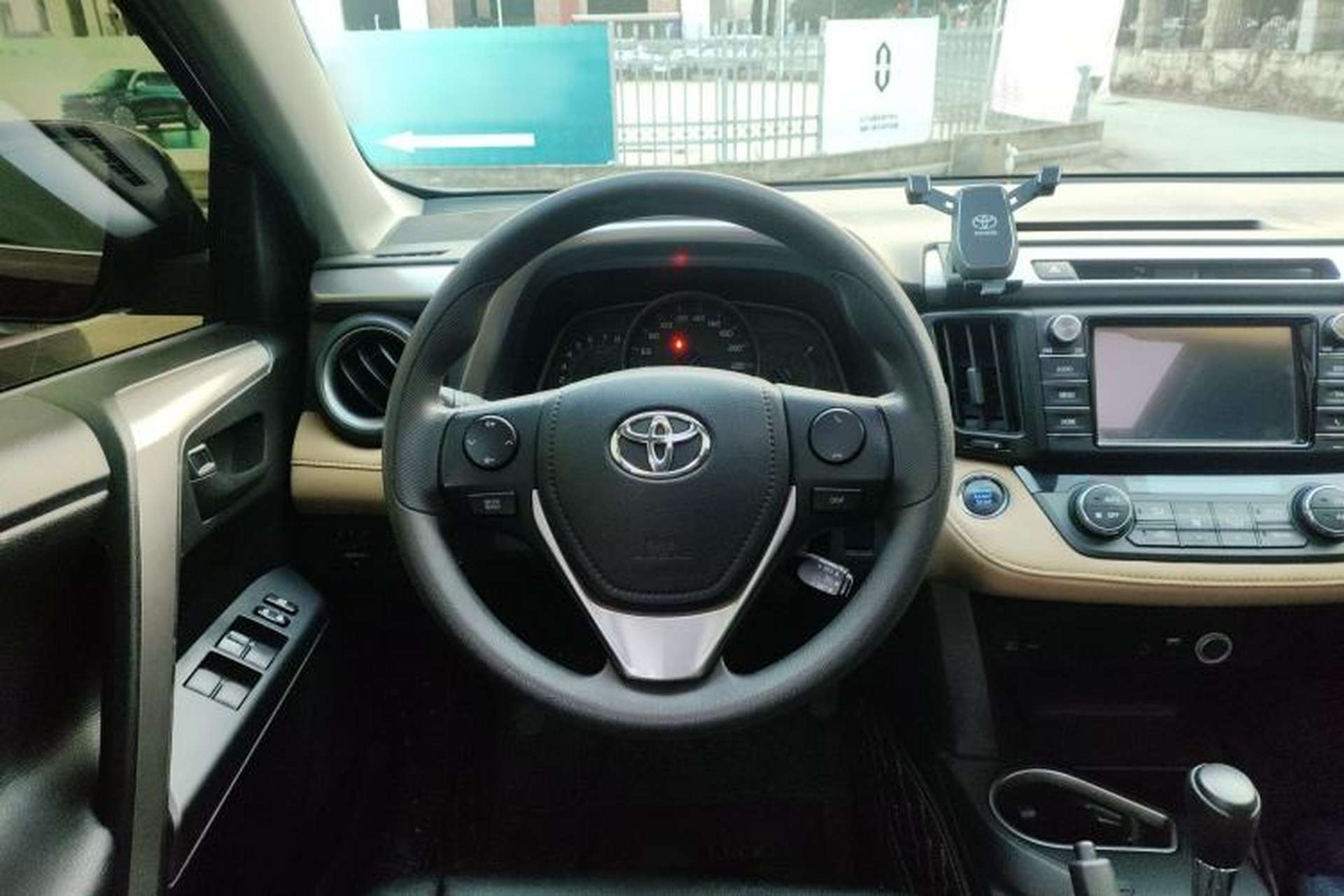 Used Toyota RAV4 2016 2.0L CVT Two-Wheel Drive Fashion Edition China V Standard Steering Wheel