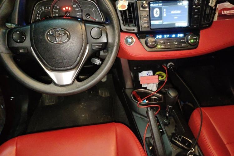 Used Toyota RAV4 2016 2.0L CVT Two-Wheel Drive Fashion Edition China V Standard Steering Wheel