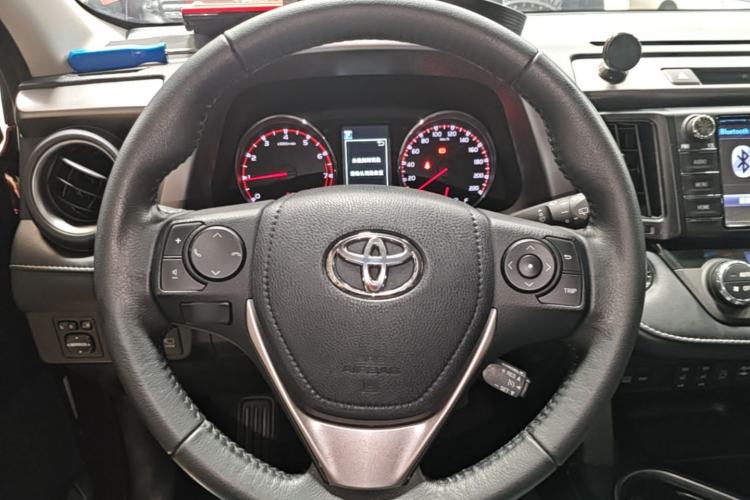 Used Toyota RAV4 2016 2.0L CVT Two-Wheel Drive Smart Edition China V Standard Steering Wheel