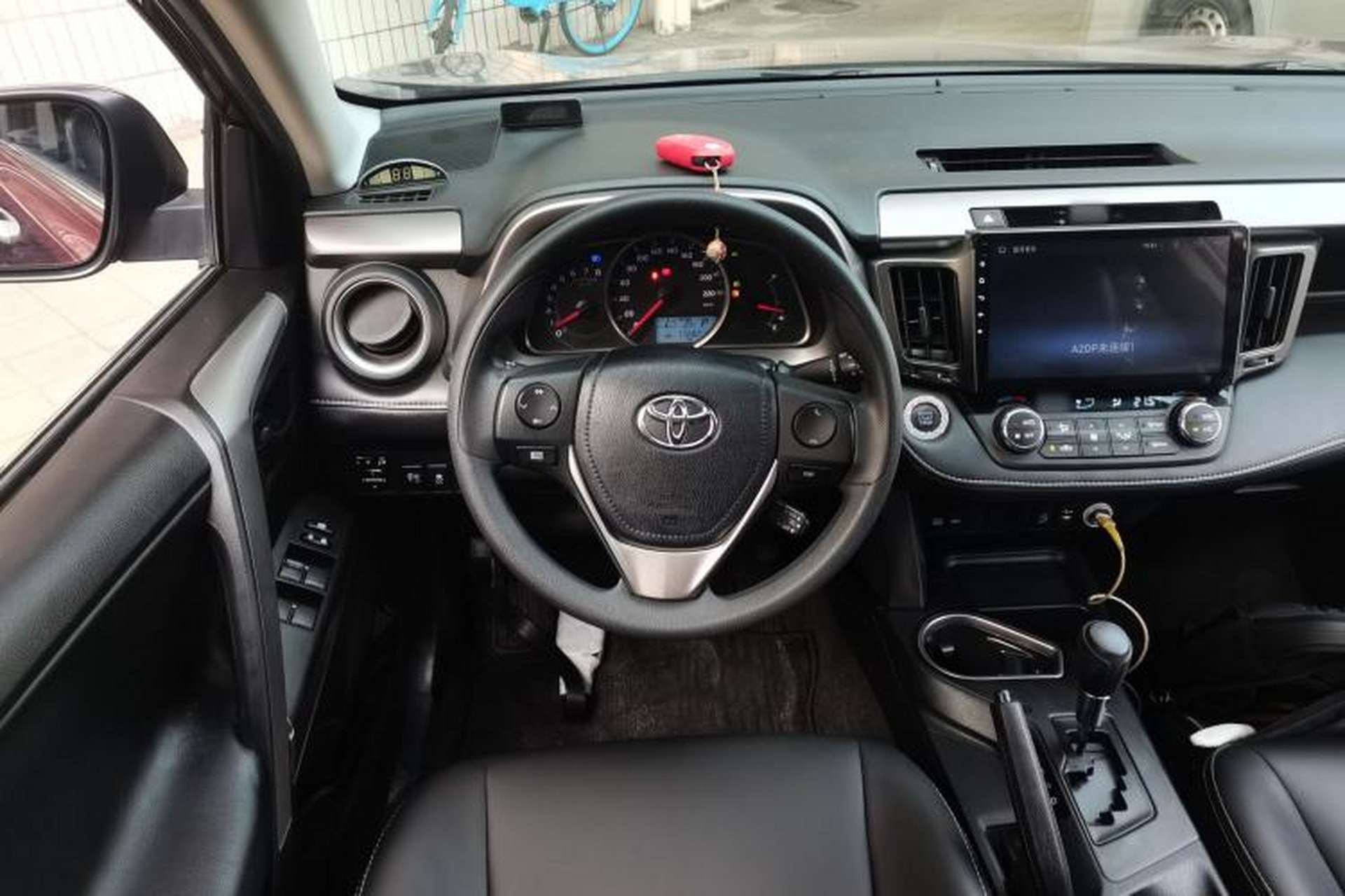 Used Toyota RAV4 2016 2.0L CVT Two-Wheel Drive Fashion Edition China V Standard Steering Wheel