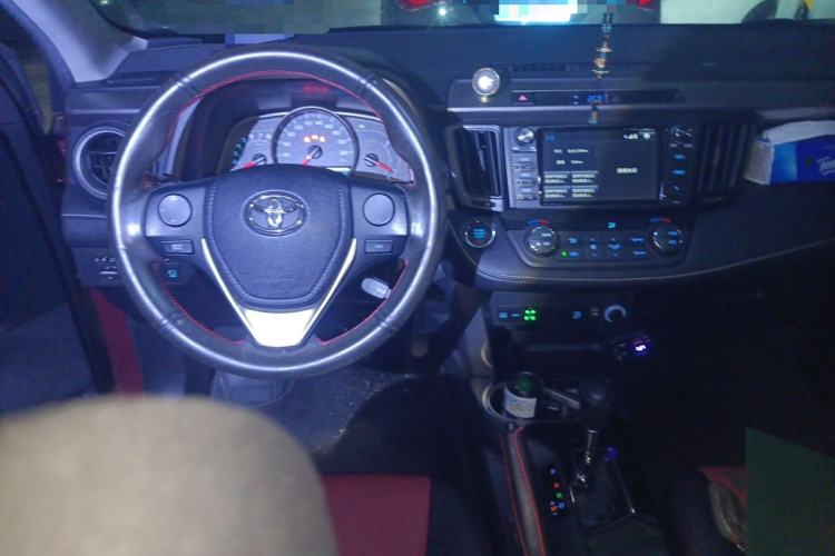 Used Toyota RAV4 2016 2.0L CVT Two-Wheel Drive Fashion Edition China V Standard Steering Wheel
