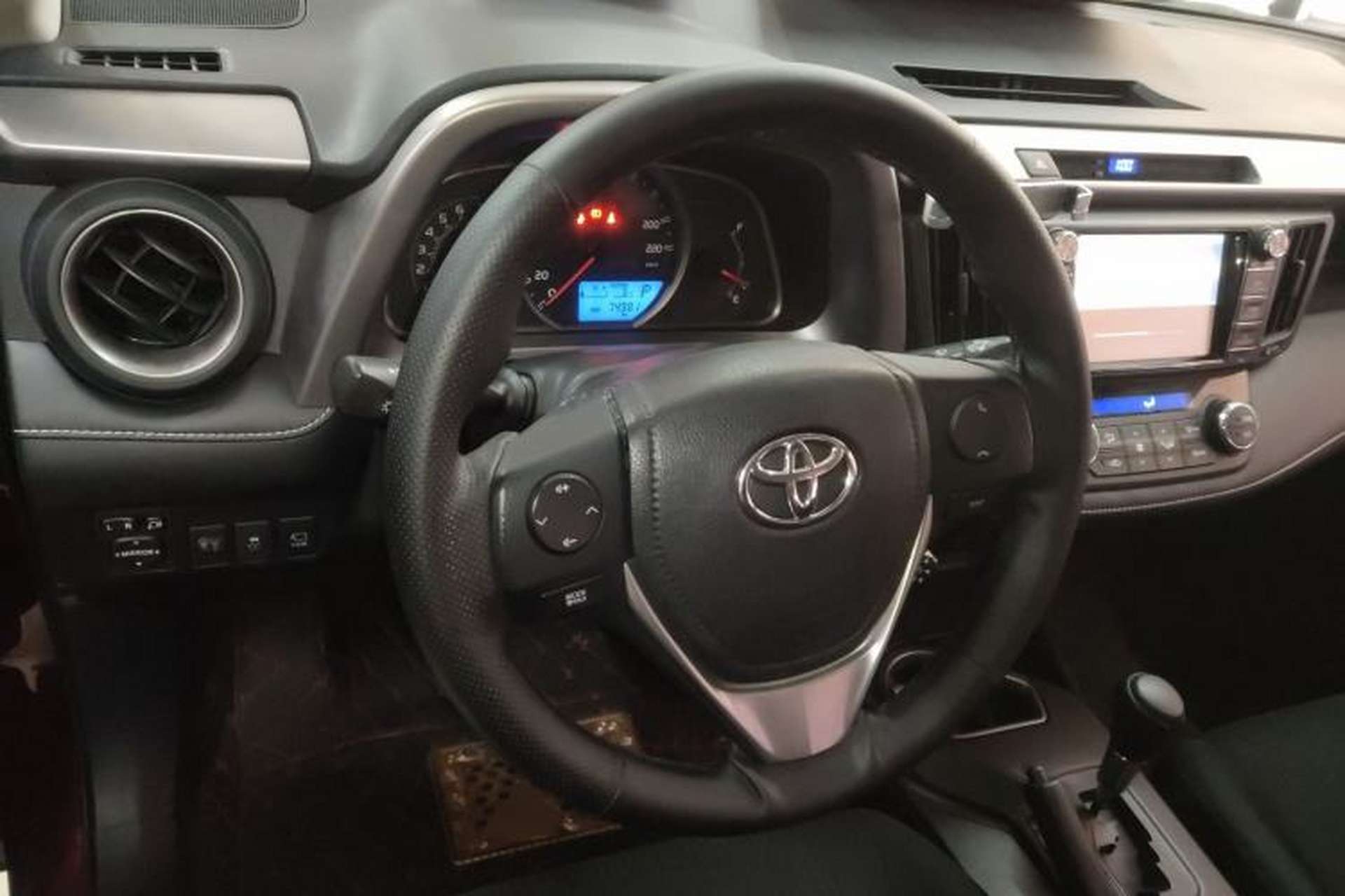 Used Toyota RAV4 2016 2.0L CVT Two-Wheel Drive Comfort Edition China V Standard Steering Wheel