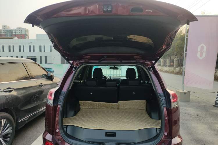 Used Toyota RAV4 2016 2.0L CVT Two-Wheel Drive Fashion Edition China V Standard Trunk