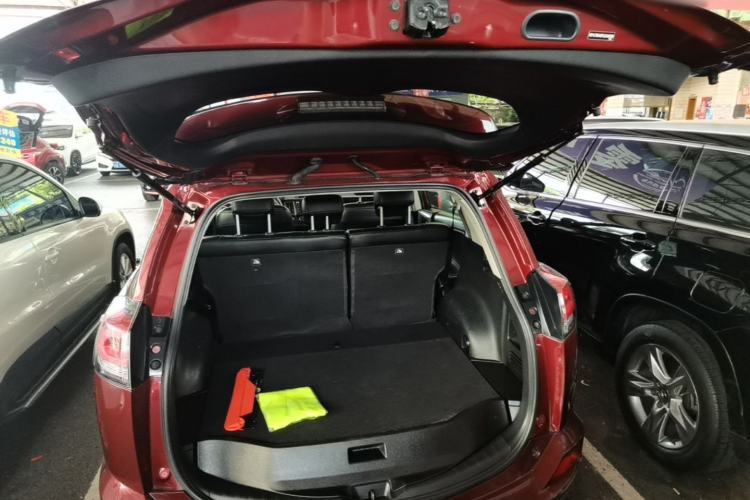 Used Toyota RAV4 2016 2.0L CVT Two-Wheel Drive Fashion Edition China V Standard Trunk