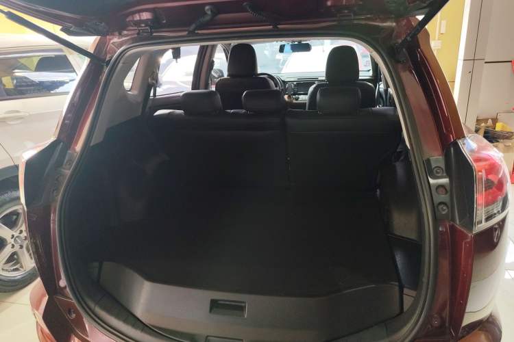 Used Toyota RAV4 2016 2.0L CVT Two-Wheel Drive Fashion Edition China V Standard Trunk