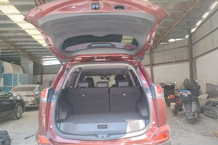 Used Toyota RAV4 2016 2.0L CVT Two-Wheel Drive Comfort Edition China V Standard Trunk