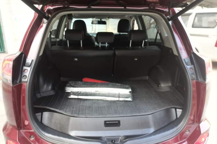 Used Toyota RAV4 2016 2.0L CVT Two-Wheel Drive Fashion Edition China V Standard Trunk