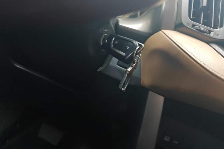 Used Toyota RAV4 2016 2.0L CVT Two-Wheel Drive Urban Edition China V Standard Vehicle Key