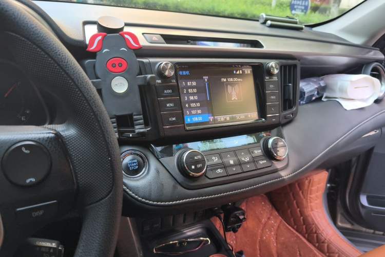 Used Toyota RAV4 2016 2.0L CVT Two-Wheel Drive Fashion Edition China V Standard Audio And AC Panel