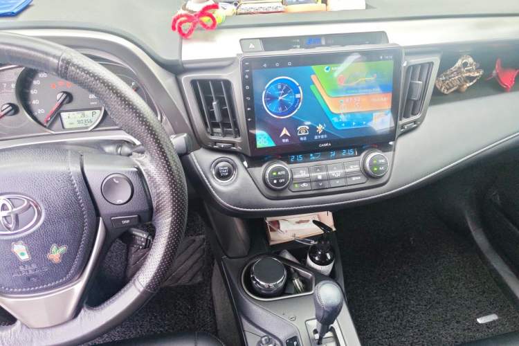 Used Toyota RAV4 2016 2.0L CVT Two-Wheel Drive Fashion Edition China V Standard Audio And AC Panel