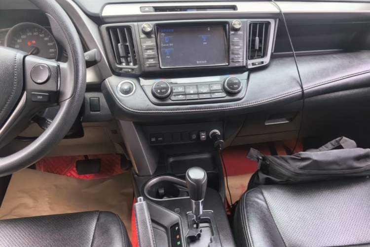 Used Toyota RAV4 2016 2.0L CVT Two-Wheel Drive Fashion Edition China V Standard Audio And AC Panel
