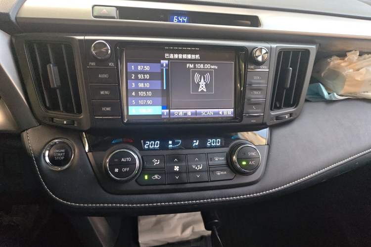 Used Toyota RAV4 2016 2.0L CVT Two-Wheel Drive Fashion Edition China V Standard Audio And AC Panel