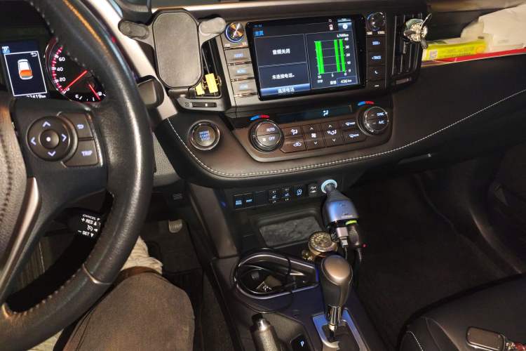 Used Toyota RAV4 2016 2.0L CVT Two-Wheel Drive Smart Edition China V Standard Audio And AC Panel