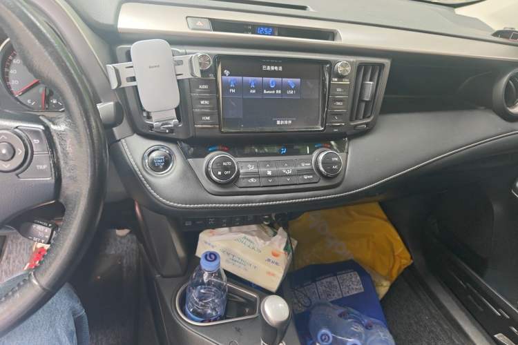 Used Toyota RAV4 2016 2.5L Automatic 4x4 Elite Edition Audio And AC Panel