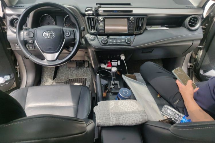 Used Toyota RAV4 2016 2.0L CVT Two-Wheel Drive Smart Edition China V Standard Center Console